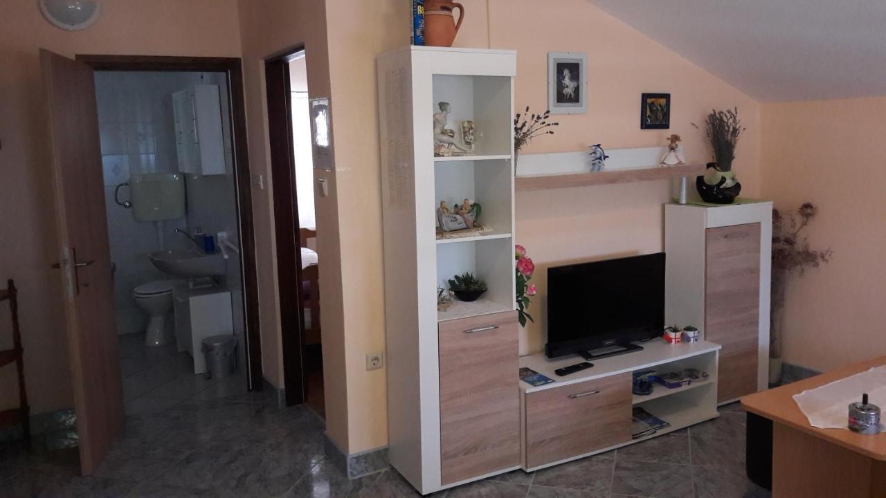 Apartment Ana Gornji Karin Buitenkant foto